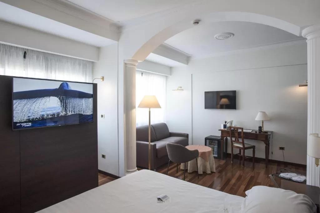 Hotel Plaza Pescara Bagian luar foto