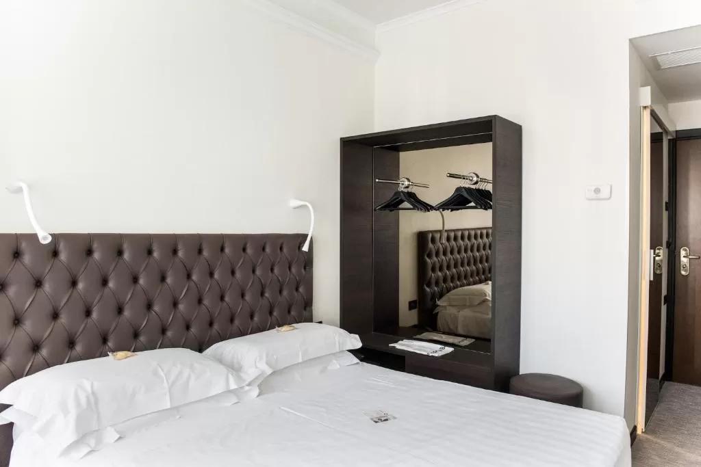 Hotel Plaza Pescara Bagian luar foto