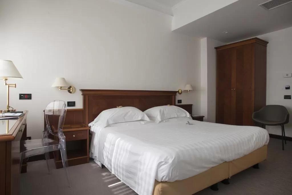 Hotel Plaza Pescara Bagian luar foto