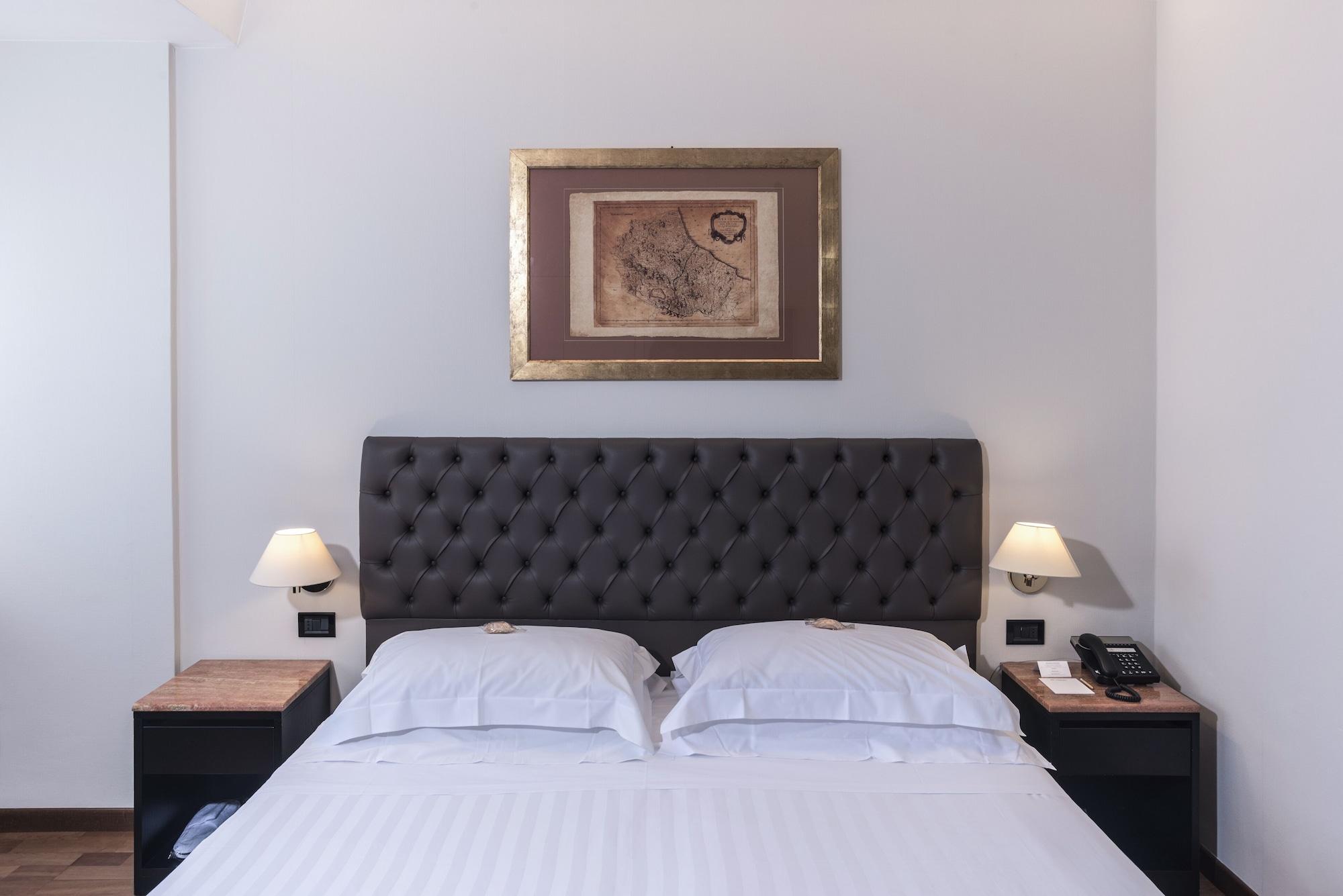 Hotel Plaza Pescara Bagian luar foto