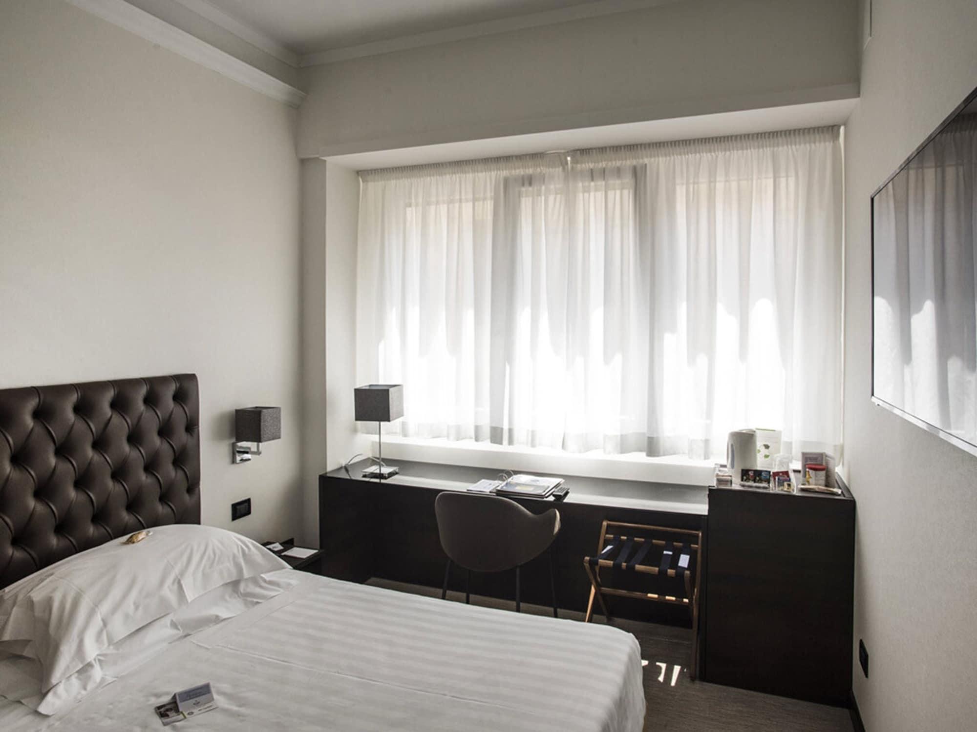 Hotel Plaza Pescara Bagian luar foto