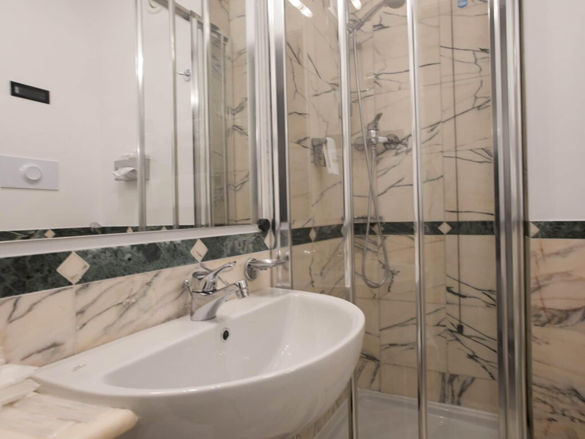 Hotel Plaza Pescara Bagian luar foto