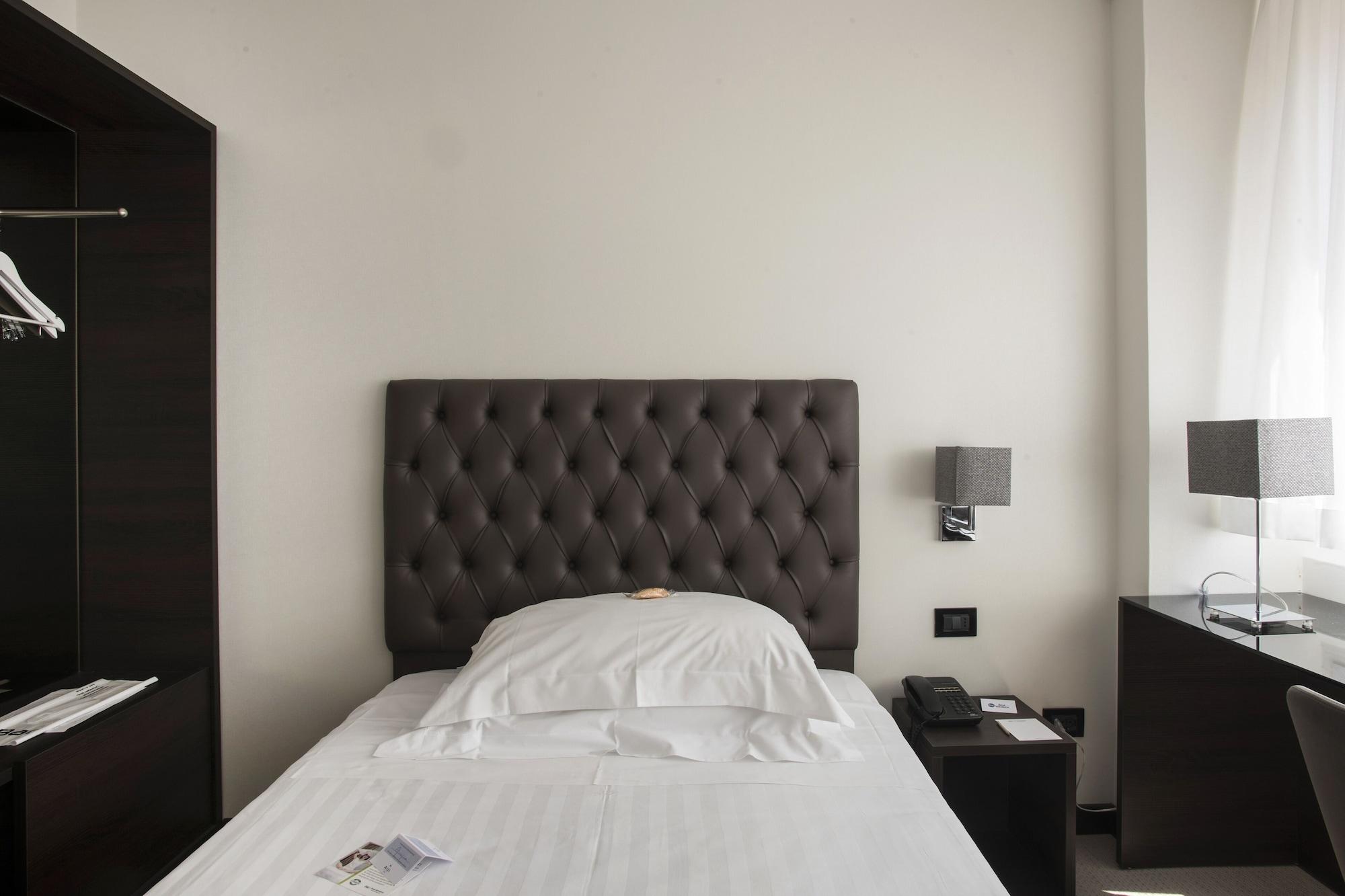 Hotel Plaza Pescara Bagian luar foto