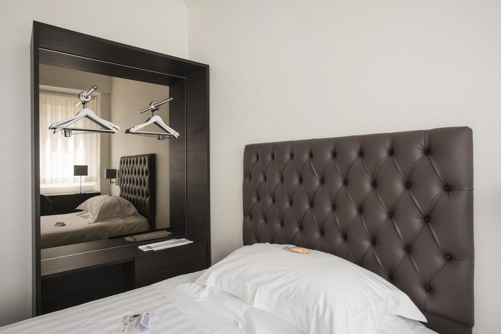 Hotel Plaza Pescara Bagian luar foto