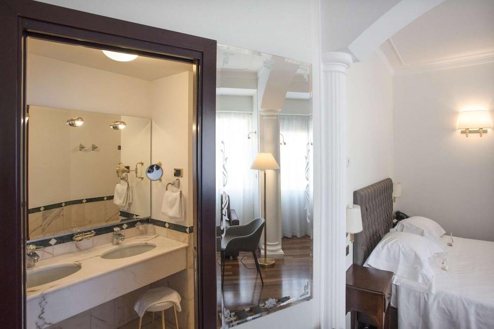 Hotel Plaza Pescara Bagian luar foto