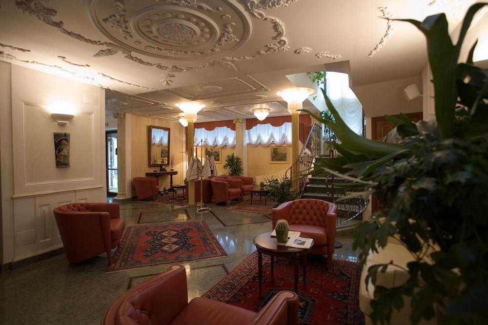 Hotel Plaza Pescara Bagian luar foto