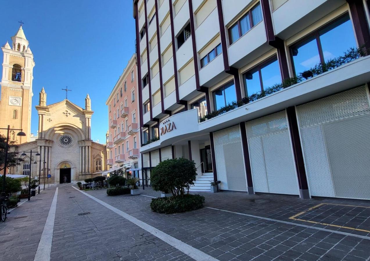 Hotel Plaza Pescara Bagian luar foto