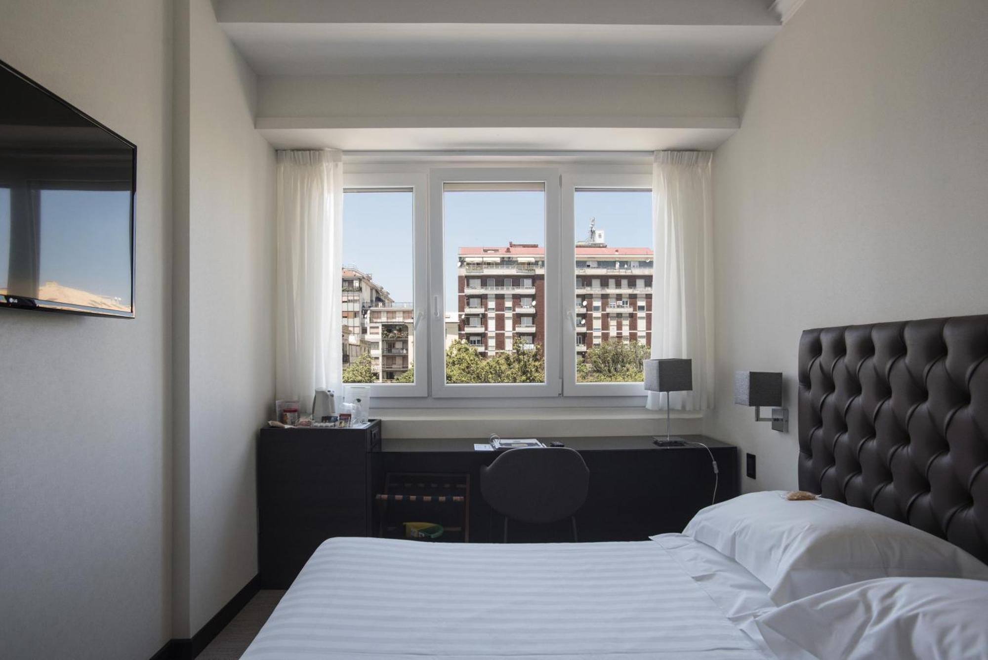 Hotel Plaza Pescara Bagian luar foto