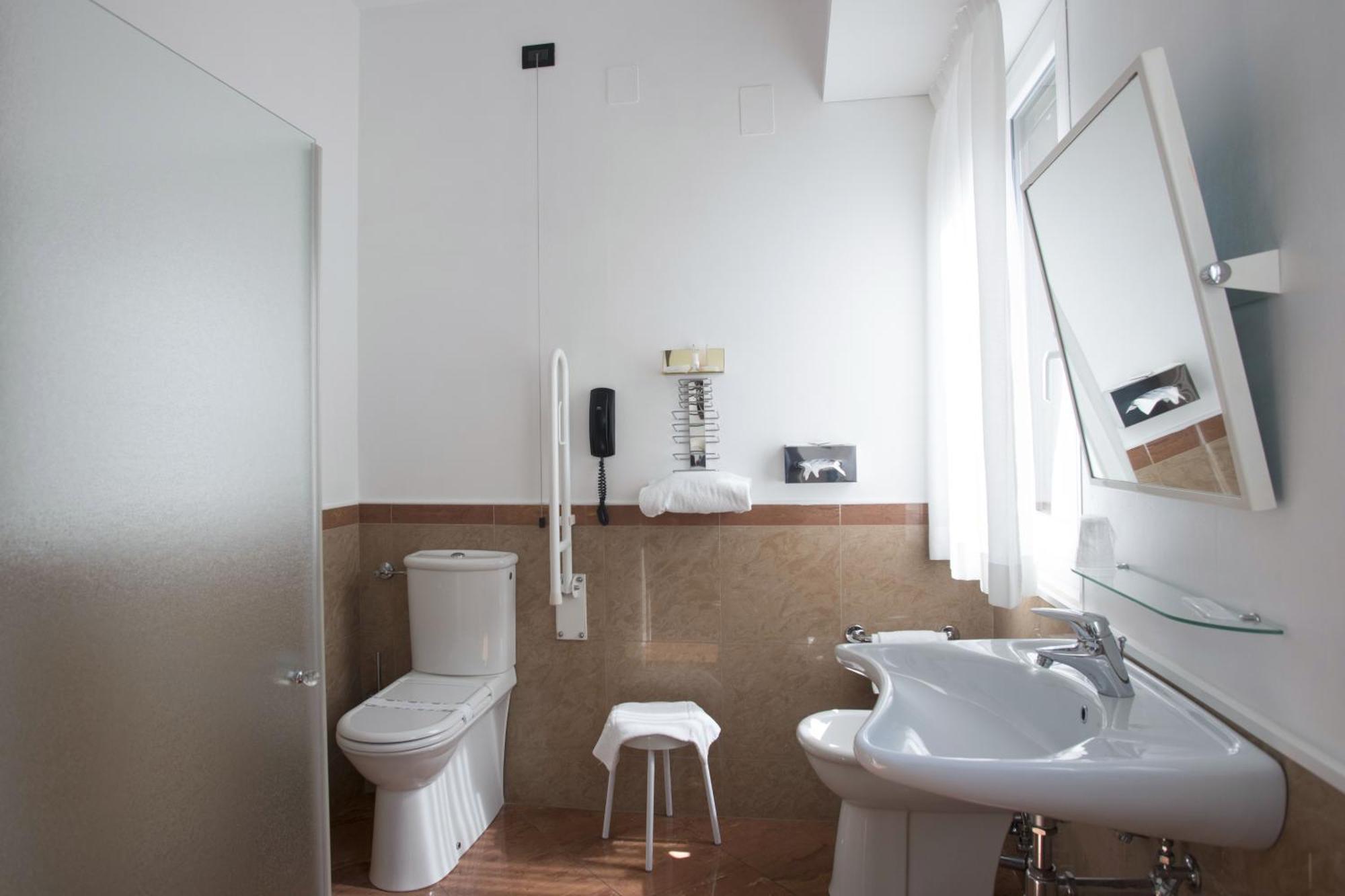 Hotel Plaza Pescara Bagian luar foto